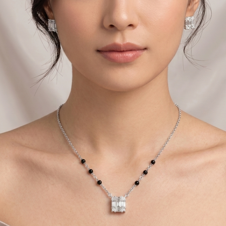 Shop 925 sterling silver mangalsutra sets at Kimaaya. Discover the Aurelia set with black beads, a geometric stone-studded pendant and matching earrings.