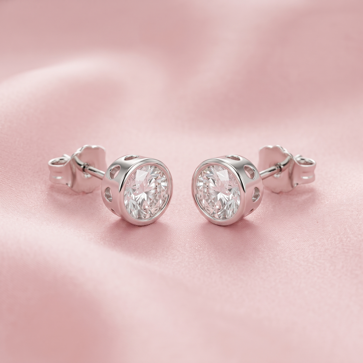 925 Silver Round Solitaire Studs