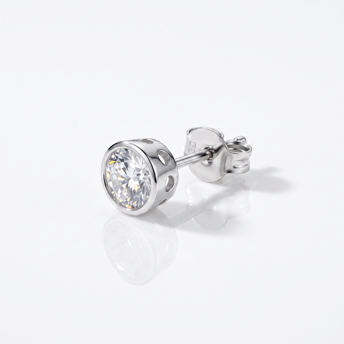 925 Silver Round Solitaire Studs