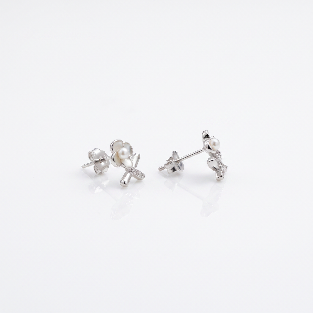 925 Sterling Silver Flower studs
